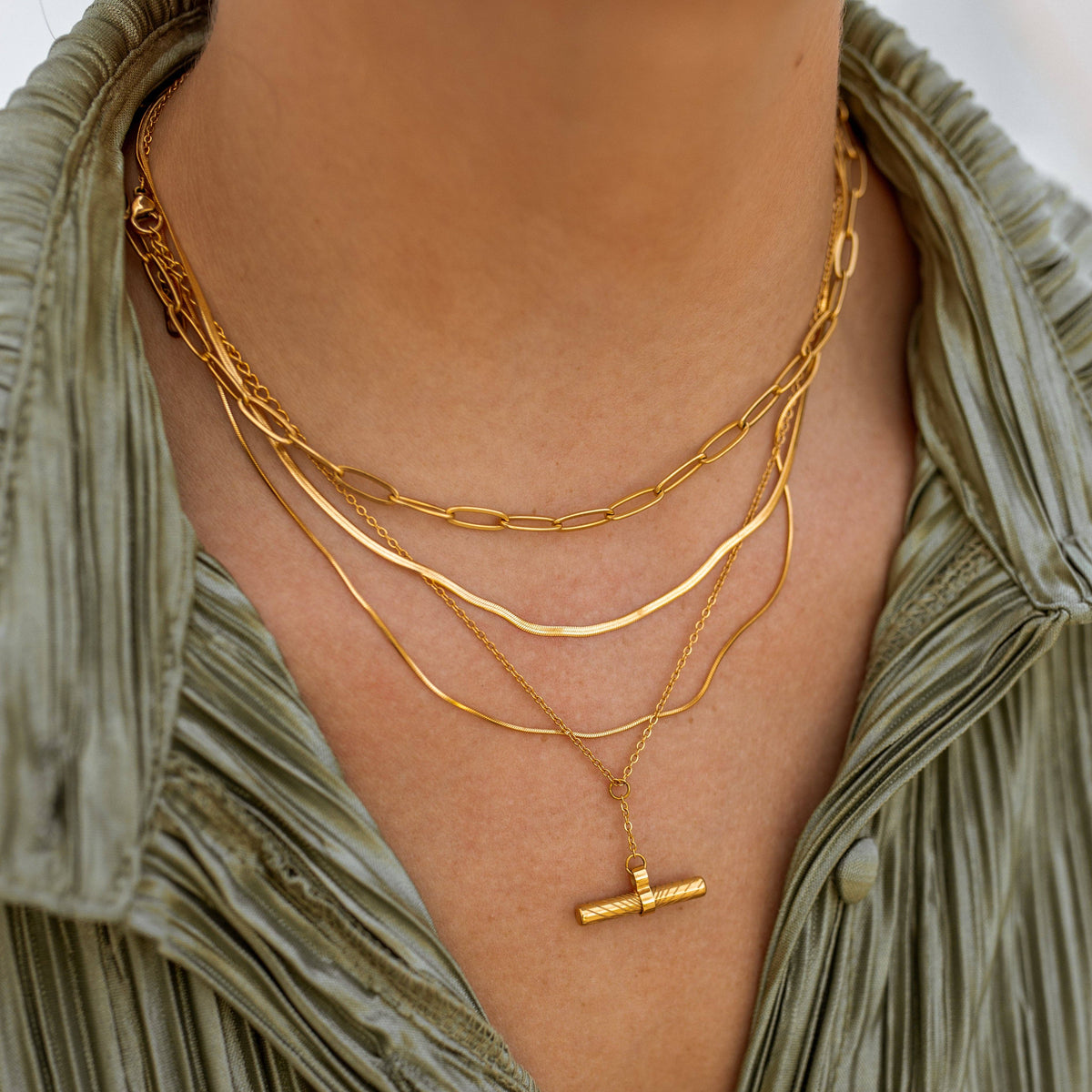 Everly Necklace: Gold