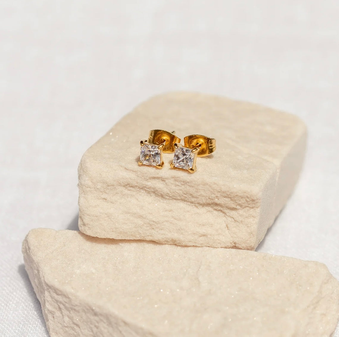 HBIC Studs 18K ALCO